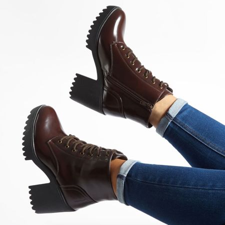 dr martens cherry queso